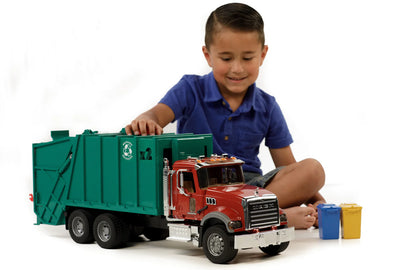 MACK GRANITE GARBAGE TRUCK